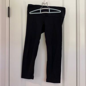 Lululemon sz 6 capris in good condition